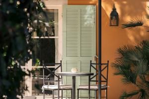SUITES & ROOMS