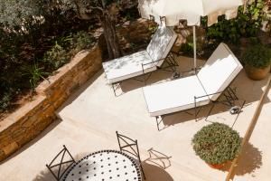 SUITES & ROOMS